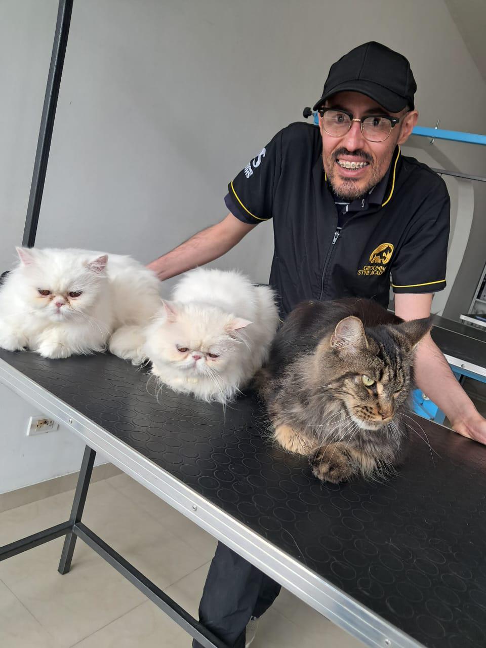 Luis Miguel Castellanos Suárez - Groomer y Médico Veterinario